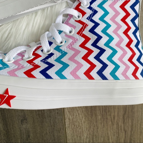 NWT Converse Chuck Taylor All Star Voltage HI Top - Picture 10 of 10